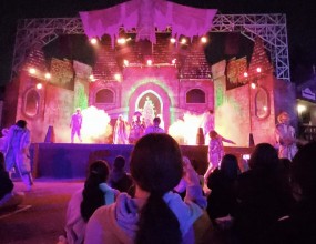 아이들이 기다리던 에버랜드 현장 체험학습!
넓은 공원을 함께 걸으며 분위기를 즐기고, 친구들과 신나게 놀이기구도 탔습니다.
하늘 위를 지나가는 트레일 코스도 체험하며 색다른 풍경을 감상했어요.

활동 중에는 자연스럽게 새로운 친구들과 인사하고 어울리며
서로를 더 알아가는 따뜻한 시간도 가졌습니다.

웃음과 에너지가 가득했던 하루,
아이들에게 오래 기억될 즐거운 체험학습이었어요 